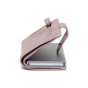 Solid Antique Brass Hardware &amp; Heavy-Duty Dual Zipper Detail on Kaunas Full-Grain Leather Card Holder til Kvinder