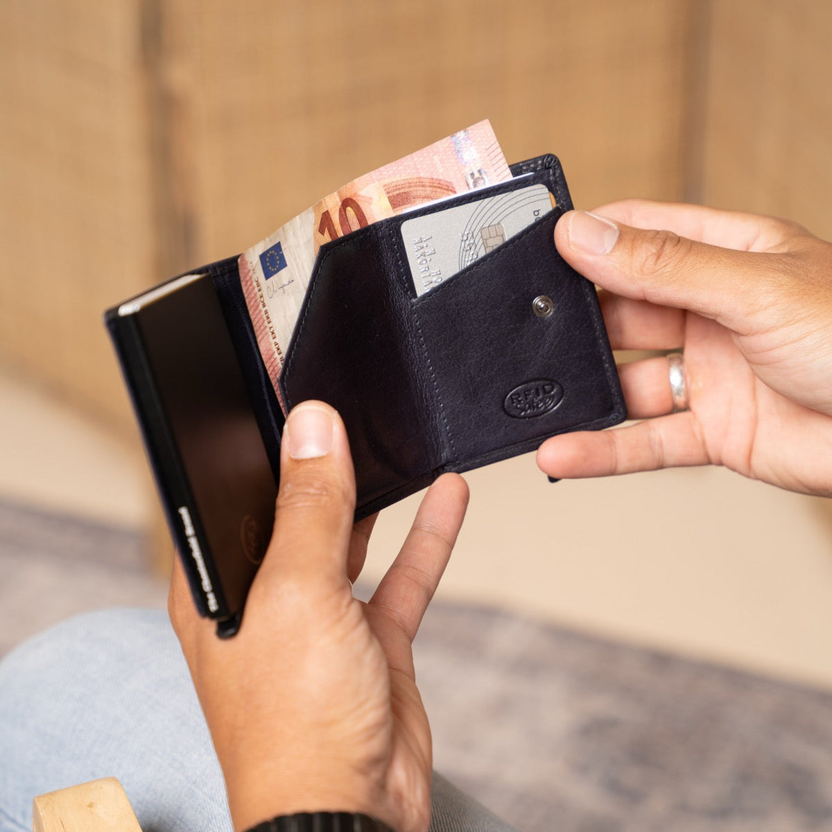 Paris Full-Grain Leather Card Holder til Kvinder – alternate product view 3