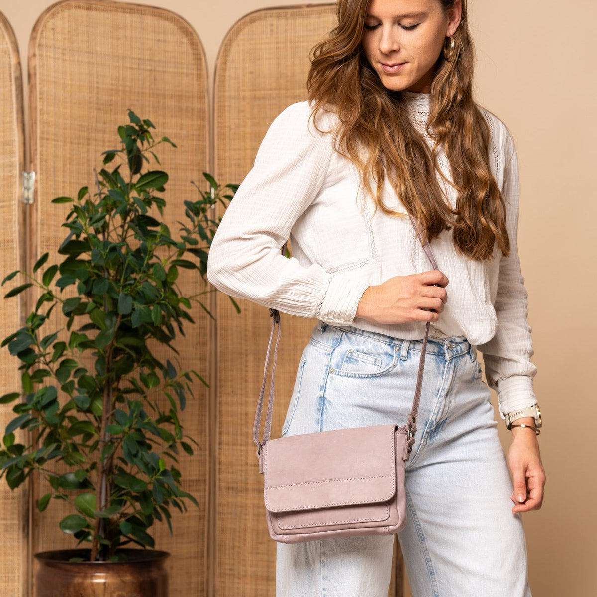 Ann Full-Grain Leather Crossbody Bag til Kvinder – alternate product view 3