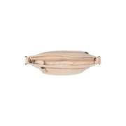 
Solid Antique Brass Hardware & Heavy-Duty Dual Zipper Detail on Aston Crossbody taske i læder