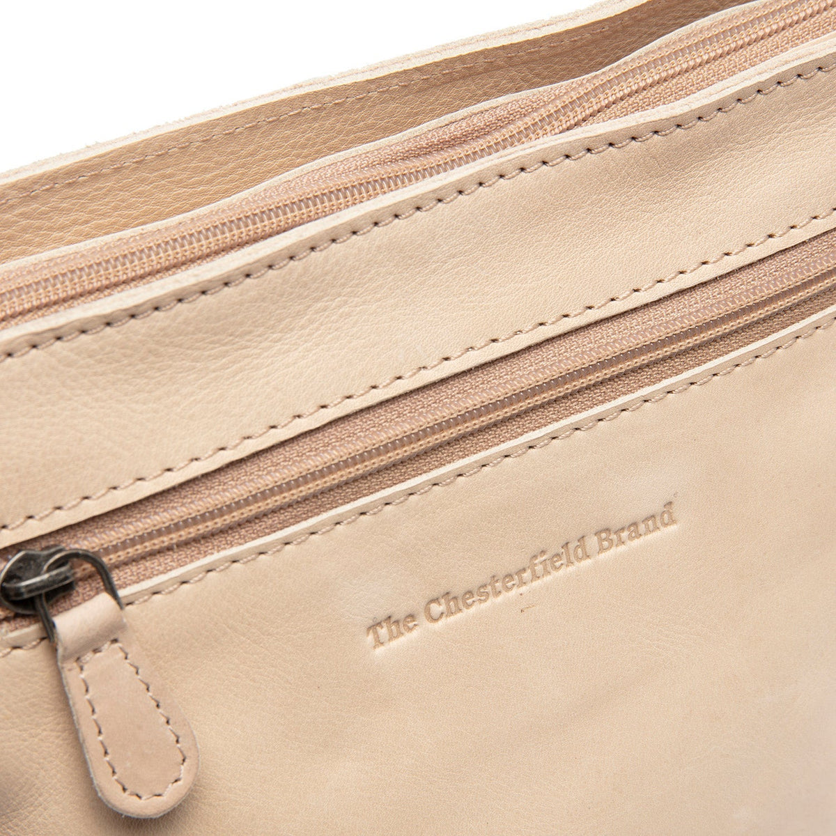 
Aston Crossbody taske i læder - Struktureret sideprofil med rummelighed