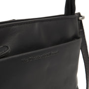 Solid Antique Brass Hardware &amp; Heavy-Duty Dual Zipper Detail on Salerno Full-Grain Leather Crossbody Bag til Kvinder
