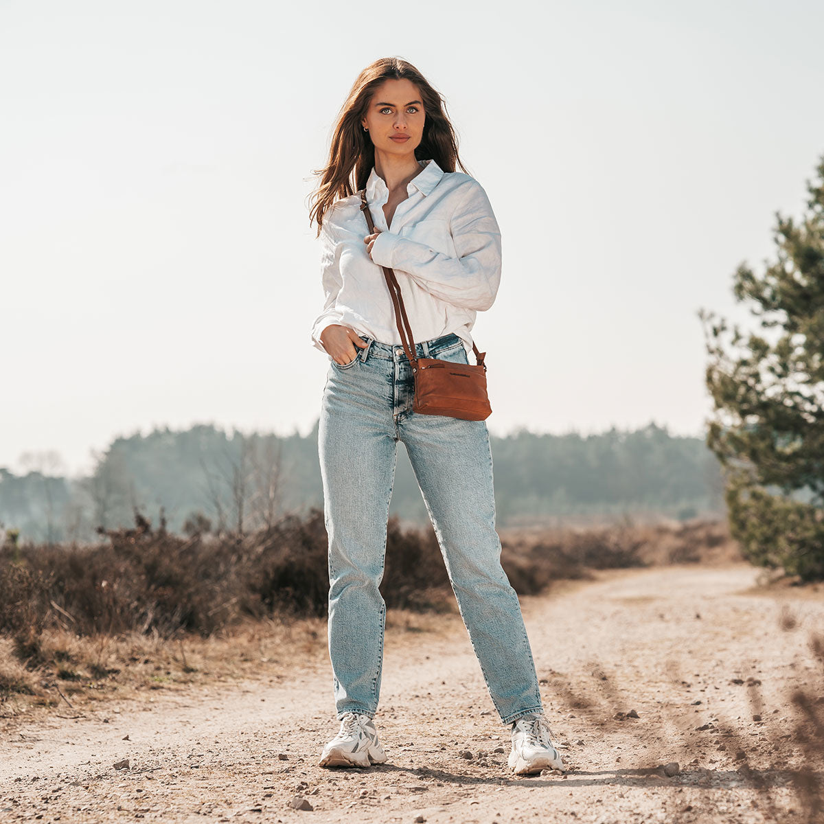 Salerno Full-Grain Leather Crossbody Bag til Kvinder – alternate product view 3