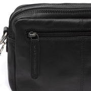 Solid Antique Brass Hardware &amp; Heavy-Duty Dual Zipper Detail on Samui Full-Grain Leather Crossbody Bag til Kvinder