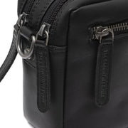 Samui Full-Grain Leather Crossbody Bag til Kvinder - Structured Side Profile Showing Gusset Depth &amp; Expansion Capacity