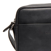 Westmere Narvlæder Crossbody-taske - Structured Side Profile Showing Gusset Depth &amp; Expansion Capacity