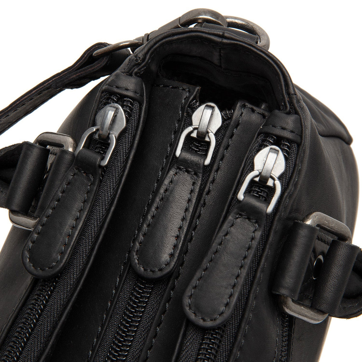 Fenja Full-Grain Leather Handbag til Kvinder - Lateral Side Profile View Showing Sleeve Cut &amp; Athletic Taper Fit
