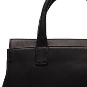 Close-Up Detail of Classic Collar &amp; Heavy-Duty Zipper Hardware on Garda Full-Grain Leather Handbag til Kvinder
