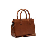Styled Fit Perspective of Garda Full-Grain Leather Handbag til Kvinder on Model - Natural Daylight Drape