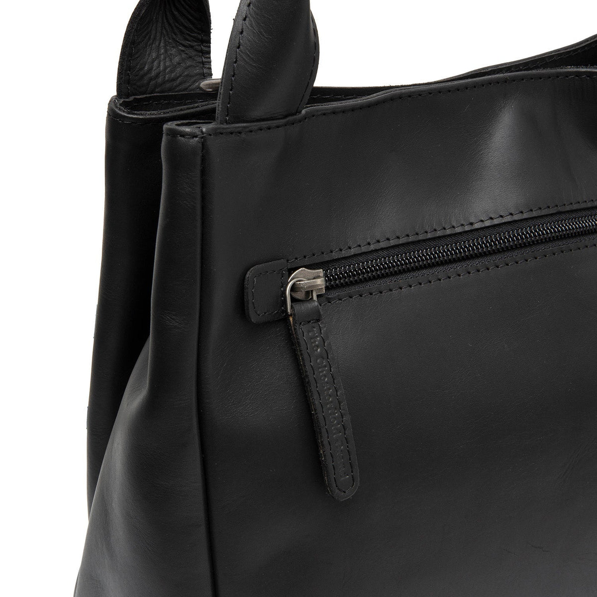 Close-Up Detail of Classic Collar &amp; Heavy-Duty Zipper Hardware on Tenara Full-Grain Leather Handbag til Kvinder