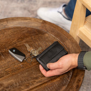 Torano Full-Grain Leather Key Case til Kvinder - Lateral Side Profile View Showing Sleeve Cut &amp; Athletic Taper Fit