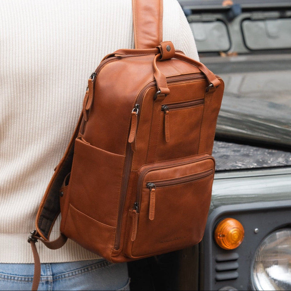 Calden Full-Grain Leather Laptop Backpack til Kvinder – alternate product view 2