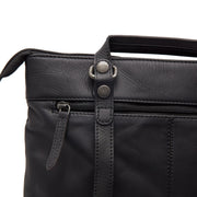 Caldero Full-Grain Leather Laptop Backpack til Kvinder - Structured Side Profile Showing Gusset Depth &amp; Expansion Capacity