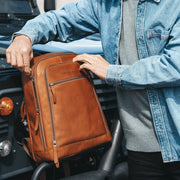 Detroit Full-Grain Leather Laptop Backpack til Kvinder – alternate product view 2