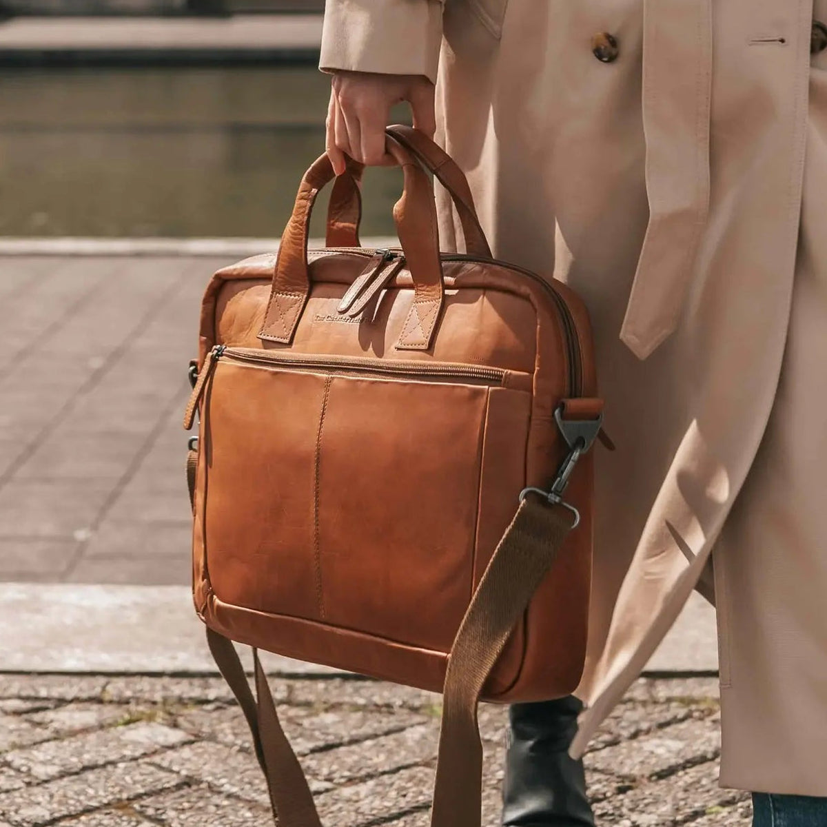 Calvi Full-Grain Leather Laptop Bag til Kvinder – alternate product view 2