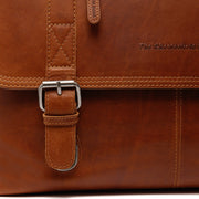 Solid Antique Brass Hardware &amp; Heavy-Duty Dual Zipper Detail on Imperia Full-Grain Leather Laptop Bag til Mænd