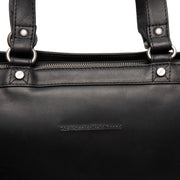 
Solid Antique Brass Hardware & Heavy-Duty Dual Zipper Detail on Manly Computertaske i læder
