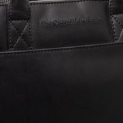Solid Antique Brass Hardware &amp; Heavy-Duty Dual Zipper Detail on Tilbury Full-Grain Leather Laptop Bag til Kvinder
