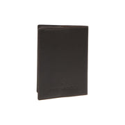 Styled Fit Perspective of Leather Passport Case til Kvinder on Model - Natural Daylight Drape