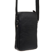 Tailored Rib Cuffs &amp; Hem Craftsmanship Construction Detail on Alesund Full-Grain Leather Phone Bag til Kvinder