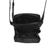 Close-Up Detail of Classic Collar &amp; Heavy-Duty Zipper Hardware on Hamilton Full-Grain Leather Phone Bag til Kvinder