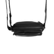 Styled Fit Perspective of Hamilton Full-Grain Leather Phone Bag til Kvinder on Model - Natural Daylight Drape