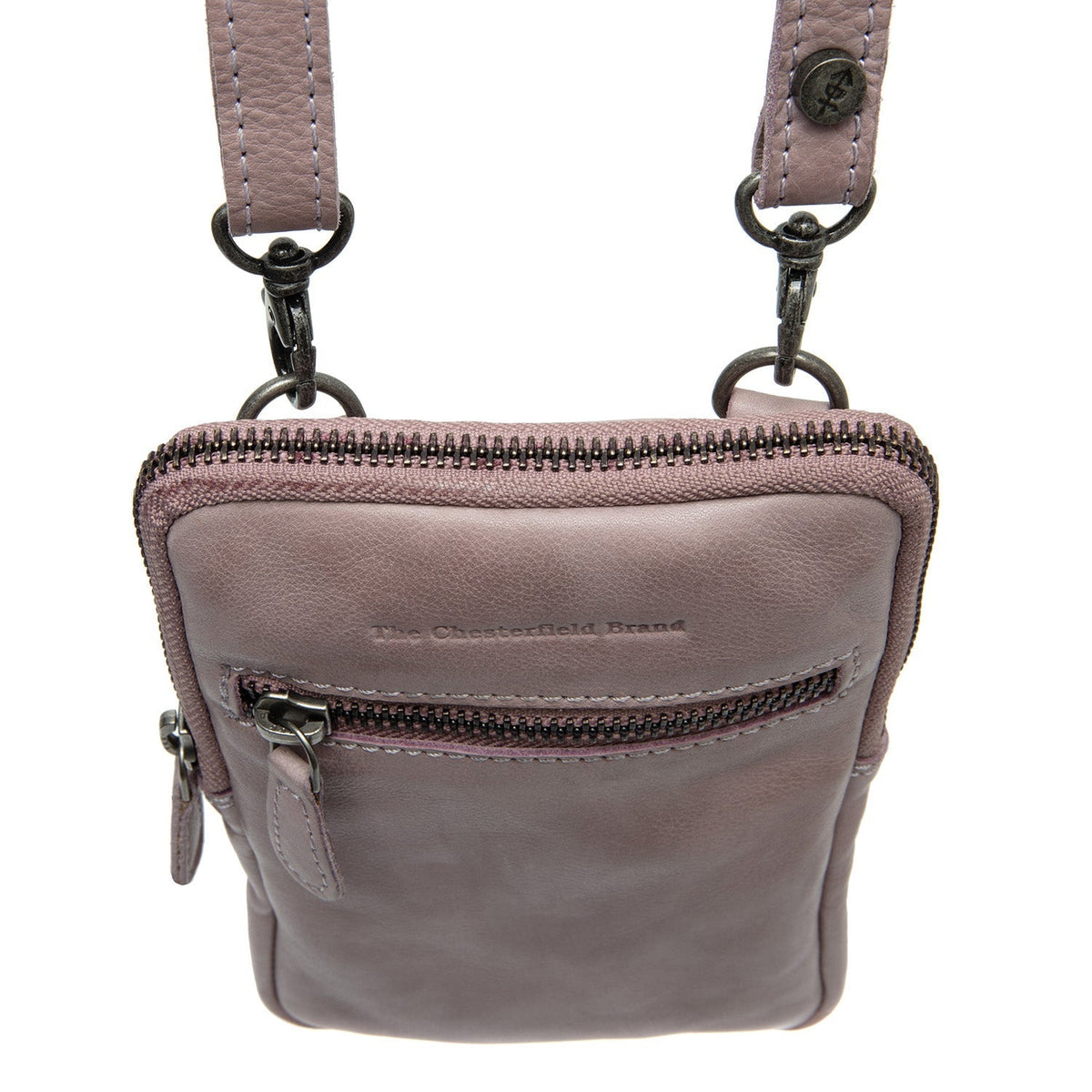 Nærbillede of Classic Collar & Heavy-Duty Zipper Hardware on Salta Full-Grain Leather Phone Bag