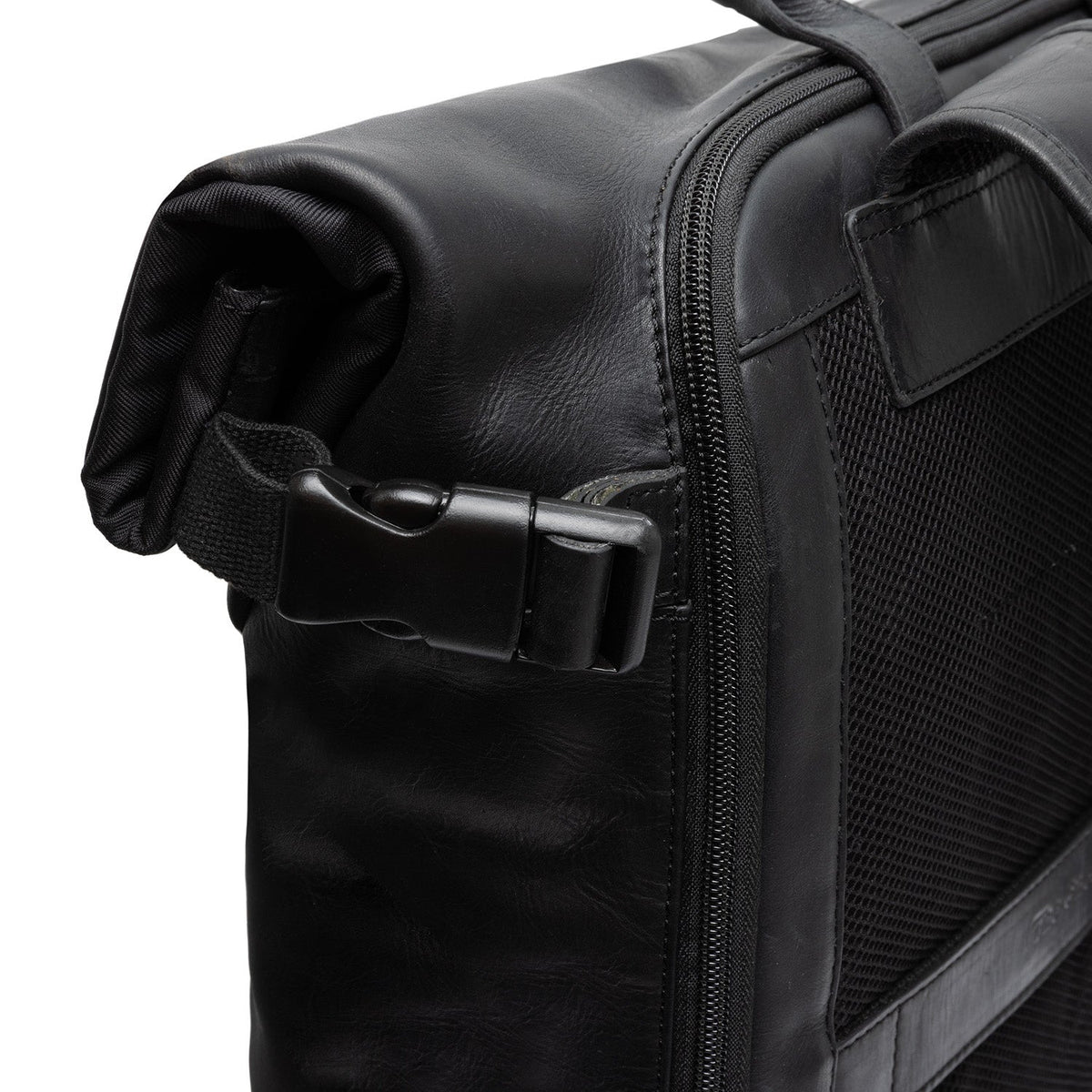 Solid Antique Brass Hardware &amp; Heavy-Duty Dual Zipper Detail on Bornholm Full-Grain Leather Roll-top Backpack til Kvinder