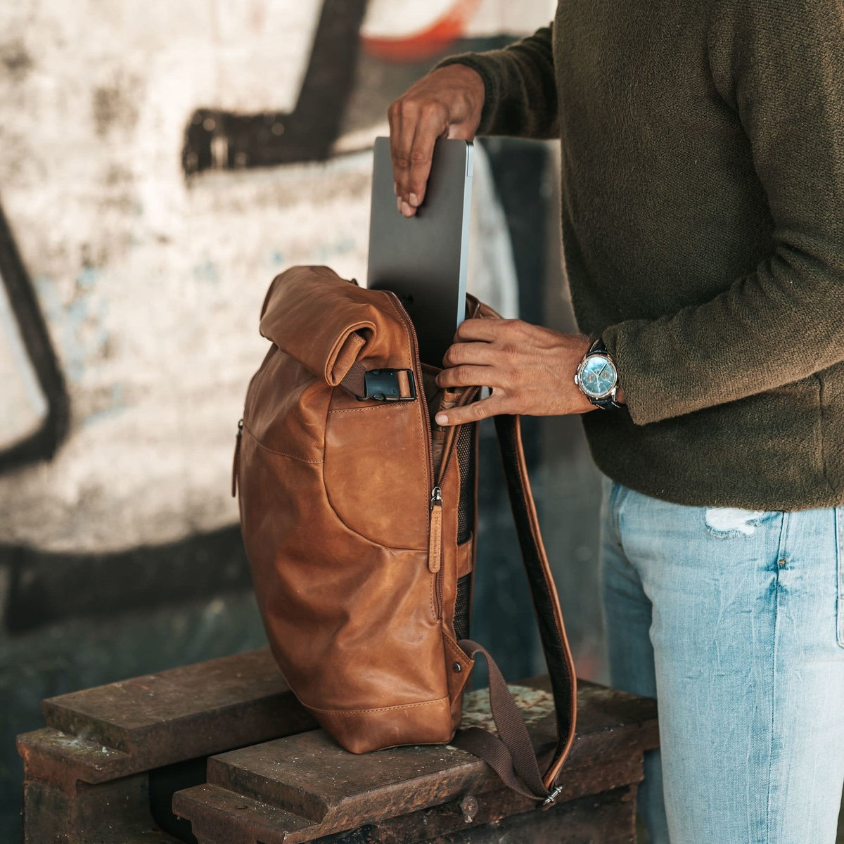 Liverpool Full-Grain Leather Roll-top Backpack til Kvinder – alternate product view 3