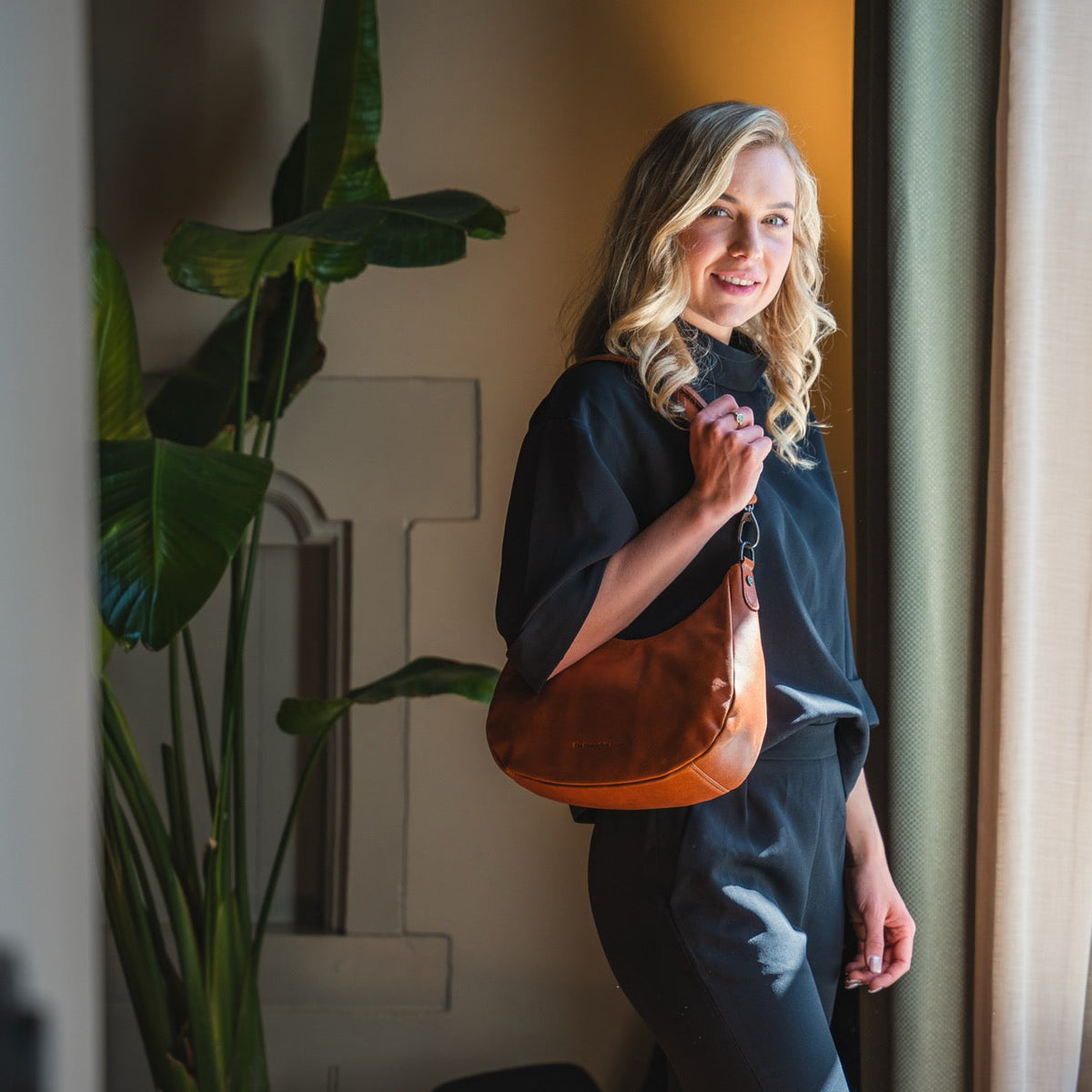 Alexandria Full-Grain Leather Shoulder Bag til Kvinder – alternate product view 3