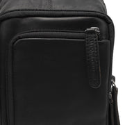 Solid Antique Brass Hardware &amp; Heavy-Duty Dual Zipper Detail on Leather Sling Bag Riga til Kvinder