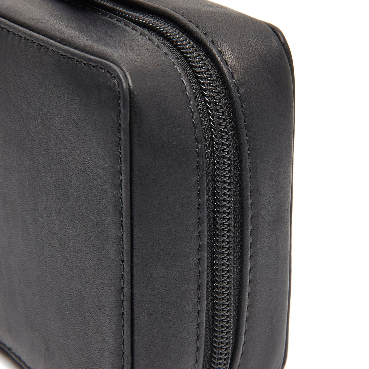 Close-Up Detail of Classic Collar &amp; Heavy-Duty Zipper Hardware on Leather Tech-Organizer Ardan til Kvinder