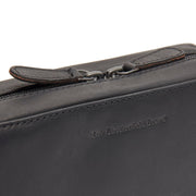 Leather Tech-Organizer Ardan til Kvinder - Lateral Side Profile View Showing Sleeve Cut &amp; Athletic Taper Fit