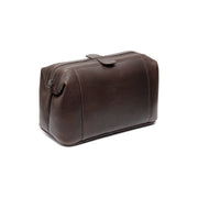 Styled Fit Perspective of Biassa Full-Grain Leather Toiletry Bag til Kvinder on Model - Natural Daylight Drape