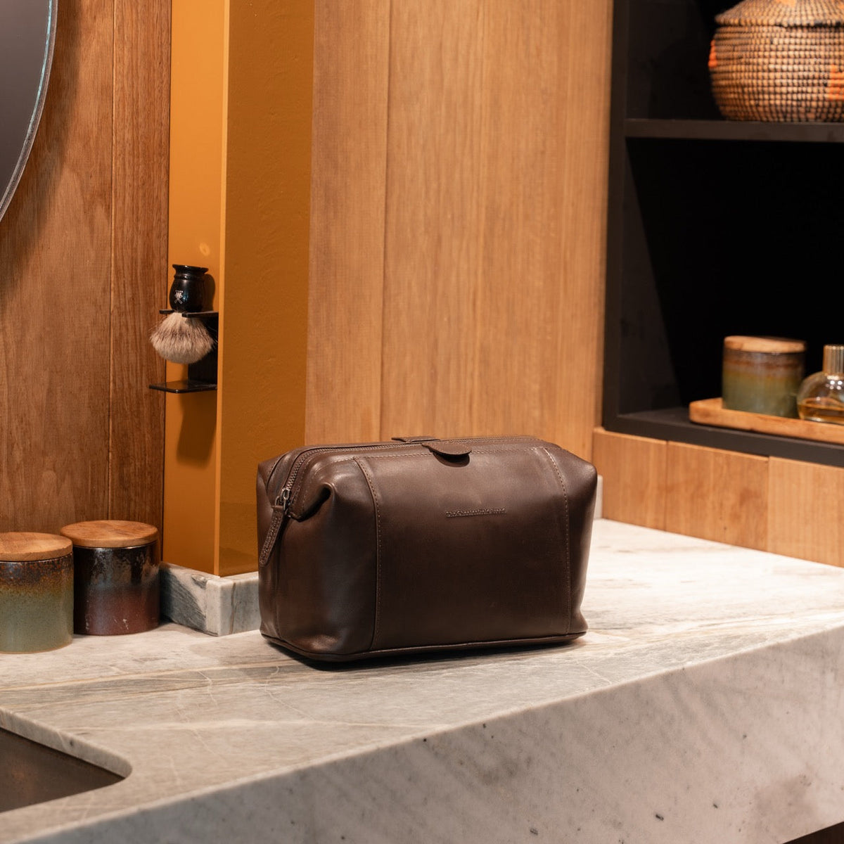 Biassa Full-Grain Leather Toiletry Bag til Kvinder – alternate product view 2