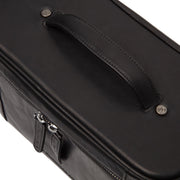 Close-Up Detail of Classic Collar &amp; Heavy-Duty Zipper Hardware on Limone Full-Grain Leather Toiletry Bag til Kvinder
