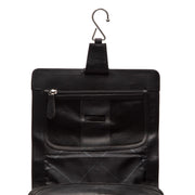 Close-Up Detail of Classic Collar &amp; Heavy-Duty Zipper Hardware on Rosario Full-Grain Leather Toiletry Bag til Kvinder