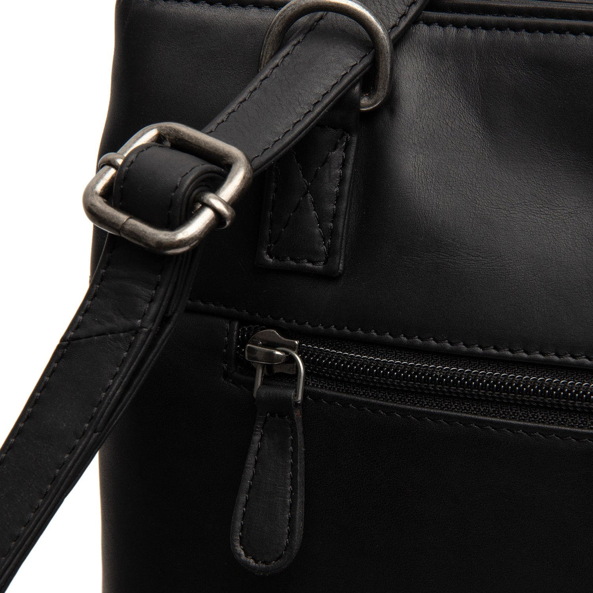 Solid Antique Brass Hardware &amp; Heavy-Duty Dual Zipper Detail on Raynor Full-Grain Leather Tote Bag til Kvinder