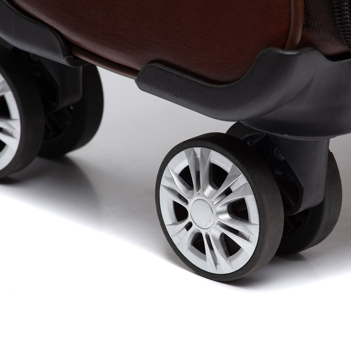 Styled Fit Perspective of Leather Trolley San Marino til Kvinder on Model - Natural Daylight Drape