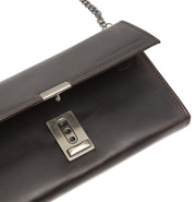 
Solid Antique Brass Hardware & Heavy-Duty Dual Zipper Detail on Bora Kernelæder Waiter Læderpung