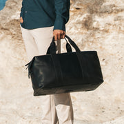 Conor Full-Grain Leather Weekender Bag til Kvinder - Structured Side Profile Showing Gusset Depth &amp; Expansion Capacity