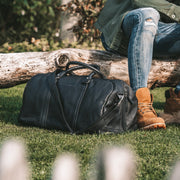 Melbourne Full-Grain Leather Weekender Bag til Kvinder - Structured Side Profile Showing Gusset Depth &amp; Expansion Capacity