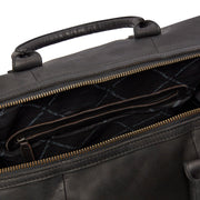 Solid Antique Brass Hardware &amp; Heavy-Duty Dual Zipper Detail on Portsmouth Full-Grain Leather Weekender Bag til Kvinder