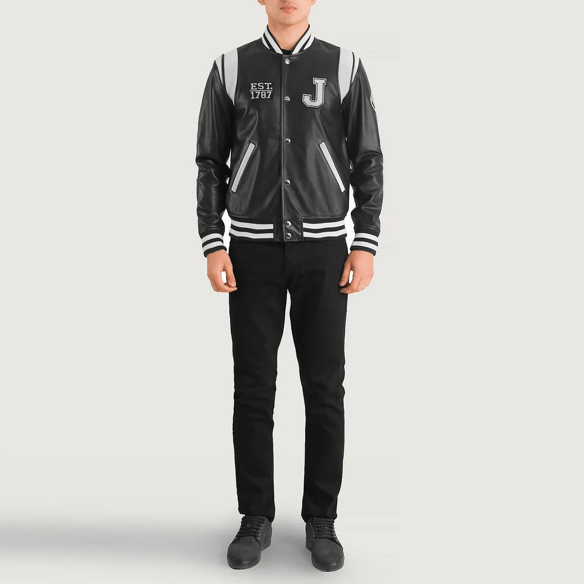 
Liberte New Jersey Sort Leather Varsity Læderjakke til Mænd - Sideprofil med ergonomisk ærmesnit