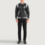 
Liberte New Jersey Sort Leather Varsity Læderjakke til Mænd - Sideprofil med ergonomisk ærmesnit