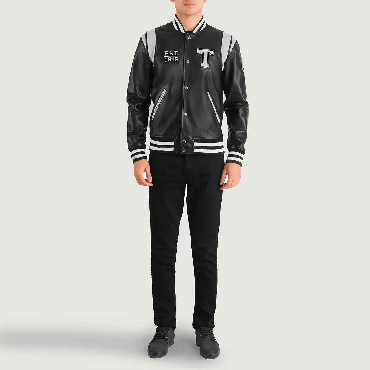 Liberte Texas Sort Leather Varsity Læderjakke til Mænd - Lateral Side Profile View Showing Sleeve Cut &amp; Athletic Taper Fit