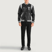Liberte Texas Sort Leather Varsity Læderjakke til Mænd - Lateral Side Profile View Showing Sleeve Cut &amp; Athletic Taper Fit