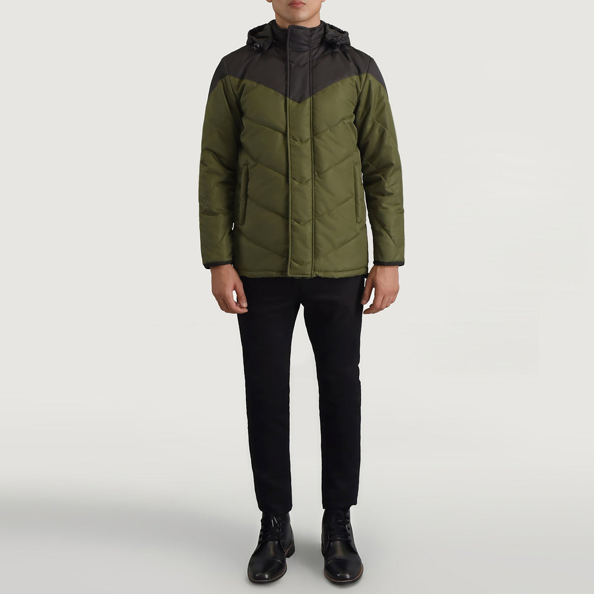 
Luka Sort & Grøn Hooded Puffer Læderjakke til Mænd - Sideprofil med ergonomisk ærmesnit