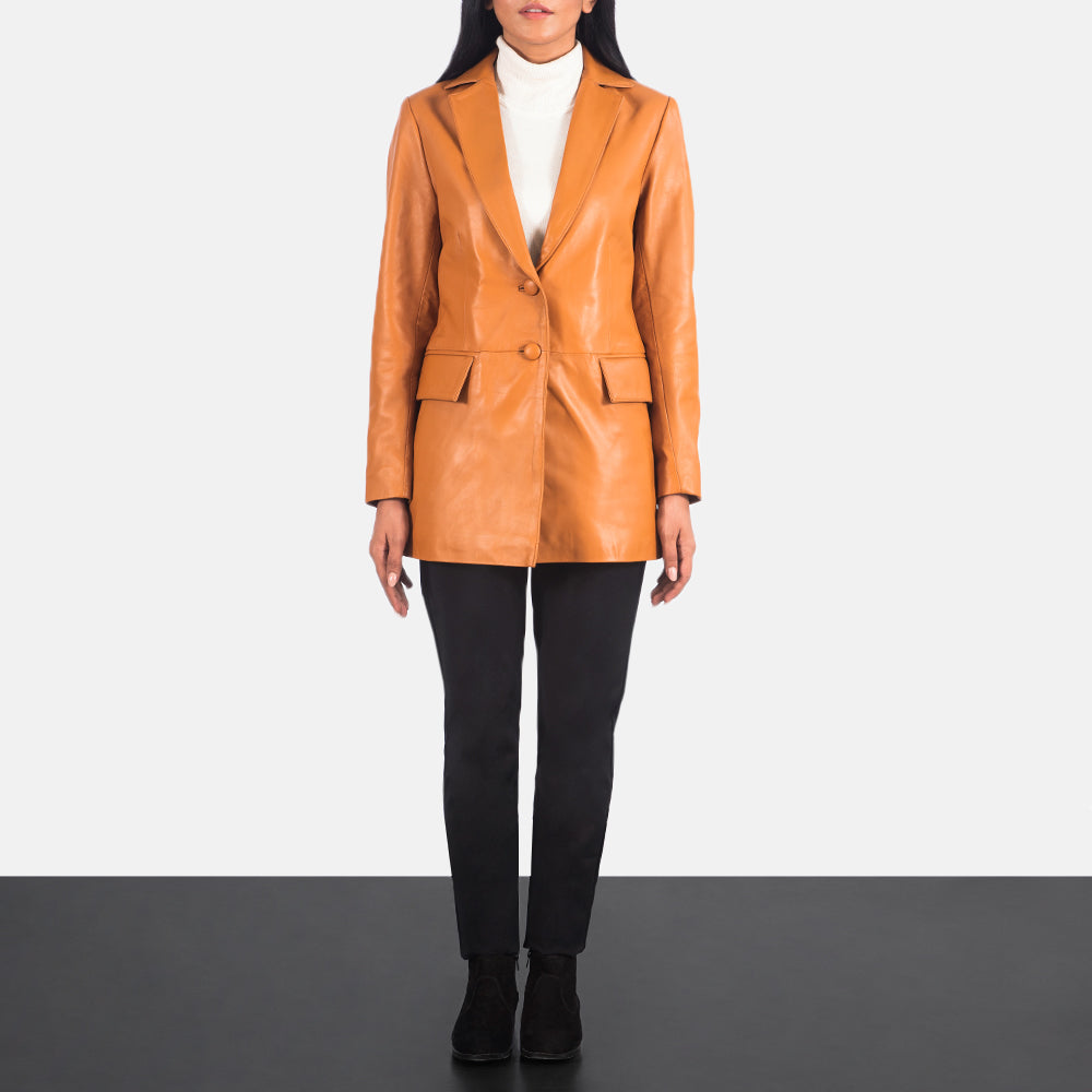 
Marilyn Tan Brown Leather Blazer - Sideprofil med ergonomisk ærmesnit