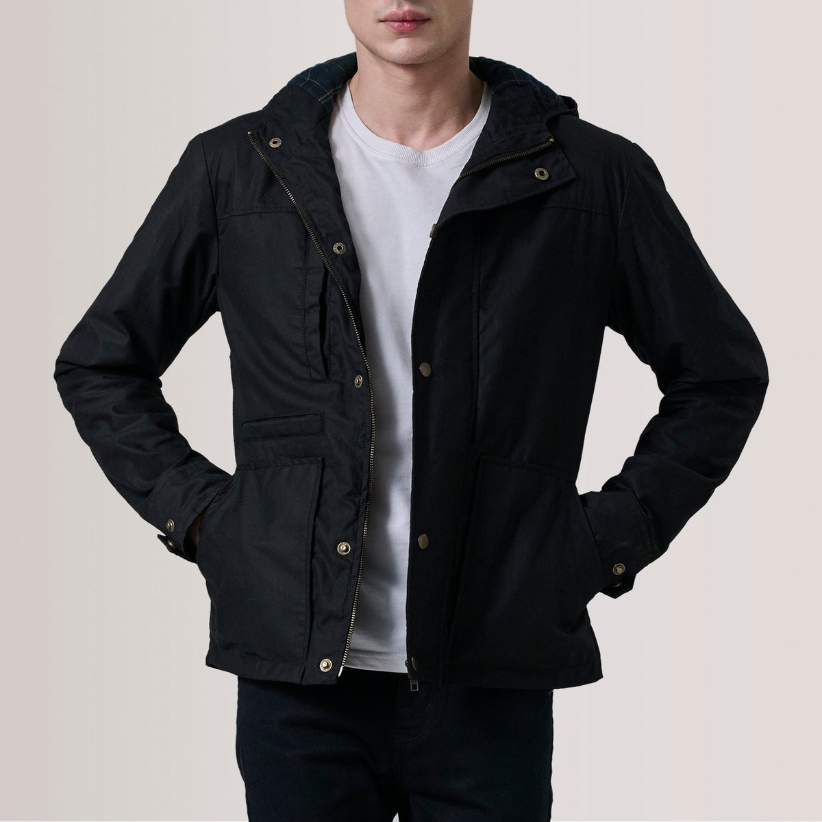 Marlo Sort Canvas Hooded Work Læderjakke til Mænd For Men in Black Waxed Cotton Canvas - Front Profile View &amp; Tailored Silhouette | Buy Online